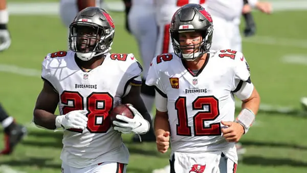 tampa-bay-buccaneers-brady-fournette-lrg Bucs RB Fournette & QB Brady