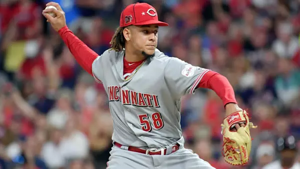 cincinnati-reds-luis-castillo-lrg Luis Castillo Reds Starting Pitcher