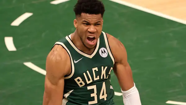 milwaukee-bucks-giannis-antetokounmpo-4 Giannis Antetokounmpo Bucks PF