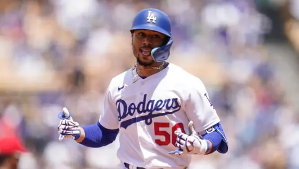 la-dodgers-mookie-betts-1 Mookie Betts Dodgers Outfielder