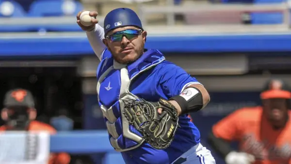 toronto-blue-jays-alejandro-kirk Alejandro Kirk Toronot Blue Jays Catcher