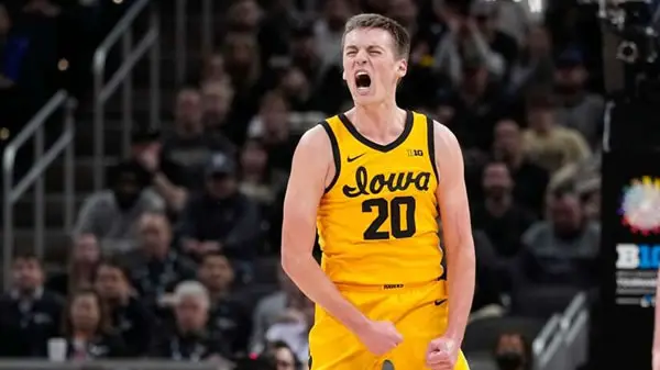 Iowa vs. Northwestern Betting Pick – Can the Hawkeyes Cover on the Road?