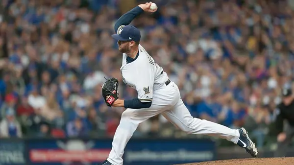milwaukee-brewers-adrian-houser-2 Adrian Houser Milwaukee Brewers Starting Pitcher