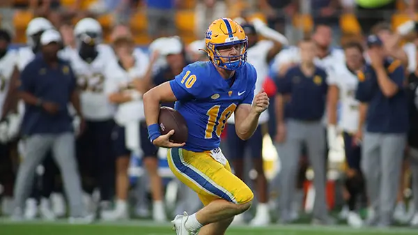 pittsburgh-panthers-eli-holstein-3 Pitt Panthers QB Eli Holstein