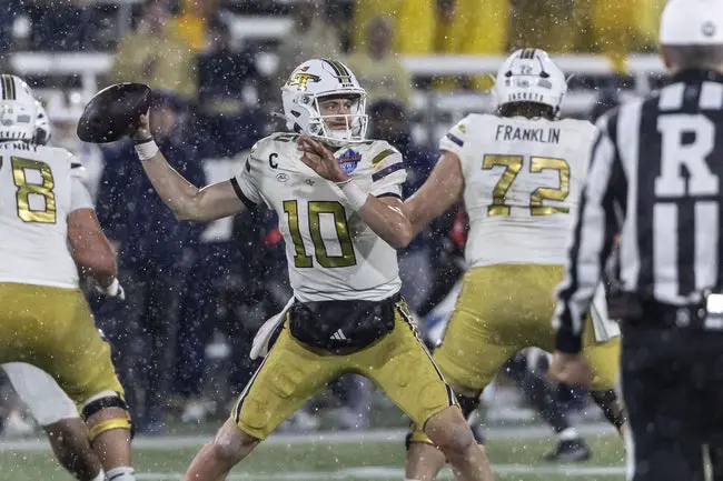 featured-image-1756394928271 Dec 27, 2024; Birmingham, AL, USA; Georgia Tech Yellow Jackets quarterback Haynes King (10) looks to throw against the Vanderbilt Commodores during the second half of the 2024 Birmingham Bowl at Protective Stadium. Mandatory Credit: Vasha Hunt-Imagn Images