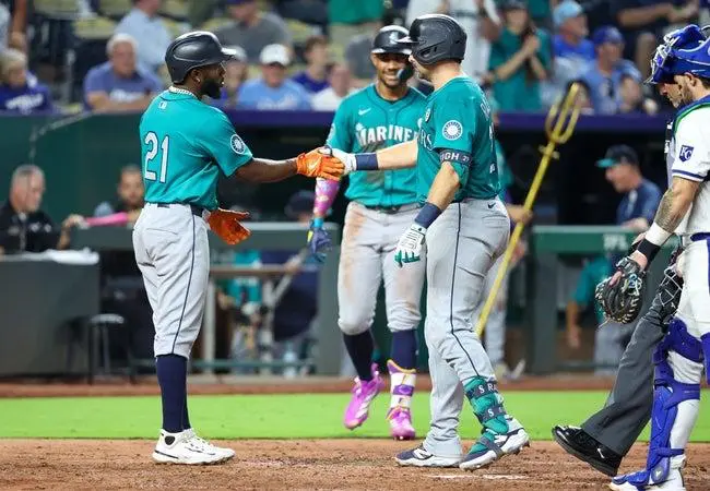 Mariners vs Royals Moneyline Pick | Castillo Aims to Outduel Kolek in Crucial Playoff Race Matchup