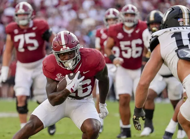 Oct 4, 2025; Tuscaloosa, Alabama, USA; Alabama running back Jam Miller (26) runs the ball as Vanderbilt linebacker Langston Patterson (10) closes at Saban Field at Bryant-Denny Stadium. Alabama downed Vanderbilt 30-14. Mandatory Credit: Gary Cosby Jr.-Imagn Images