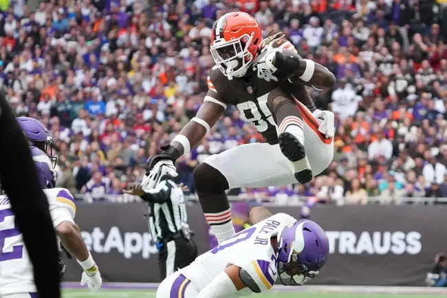 Oct 5, 2025; Tottenham, United Kingdom; Cleveland Browns tight end David Njoku (85) leaps over Minnesota Vikings linebacker Ivan Pace Jr. (0) during the third quarter of an NFL International Series game at Tottenham Hotspur Stadium. Mandatory Credit: Kirby Lee-Imagn Images