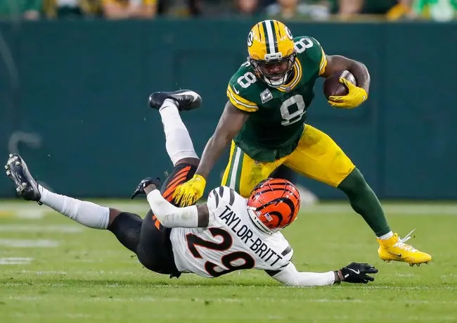 Green Bay Packers running back Josh Jacobs (8) stiff-arms Cincinnati Bengals cornerback Cam Taylor-Britt (29) on Sunday, October 12, 2025, at Lambeau Field in Green Bay, Wis. The Packers won the game, 27-18. Tork Mason/USA TODAY NETWORK-Wisconsin
