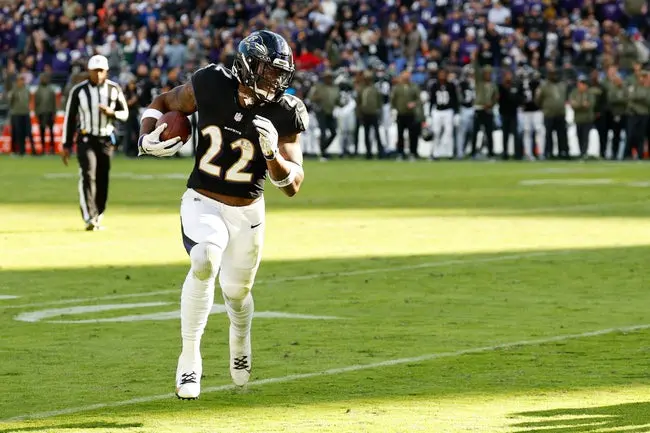 featured-image-1761747227515 Oct 26, 2025; Baltimore, Maryland, USA; Baltimore Ravens running back Derrick Henry (22) rushes during the fourth quarter against the Chicago Bears at M&T Bank Stadium. Mandatory Credit: Geoff Burke-Imagn Images