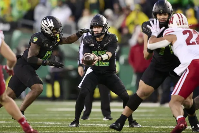 Oregon vs Iowa CFB Week 11 Pick Against the Spread