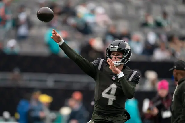 featured-image-1765386830592 New York Jets quarterback Brady Cook (4) throws a ball during a warm up during a week 14 football game between the New York Jets and Miami Dolphins at MetLife Stadium on Sunday, Dec. 7, 2025.