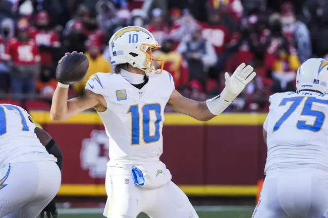 featured-image-1765980195234 Dec 14, 2025; Kansas City, Missouri, USA; Los Angeles Chargers quarterback Justin Herbert (10) passes against the Kansas City Chiefs during the second quarter at GEHA Field at Arrowhead Stadium. Mandatory Credit: Denny Medley-Imagn Images