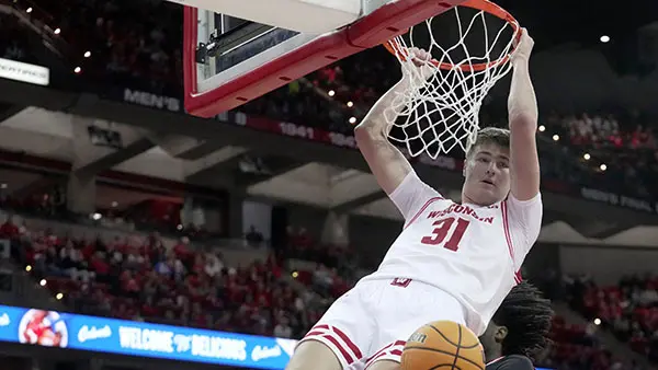 Syndication: Journal Sentinel Nolan Winter Wisconsin Badgers id key to a point spread cover