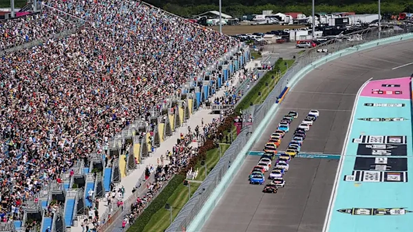 NASCAR Straight Talk Wireless 400 Preview: Larson Expected to Dominate at Homestead-Miami