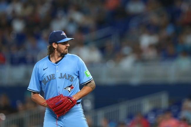 Blue Jays vs Yankees Prediction & Best Bets | AL East Clash Pivotal for Playoff Race