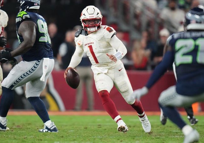 Arizona Cardinals quarterback Kyler Murray (1) scrambles out of the backfield against the Seattle Seahawks at State Farm Stadium in Glendale, on Sept. 25, 2025.