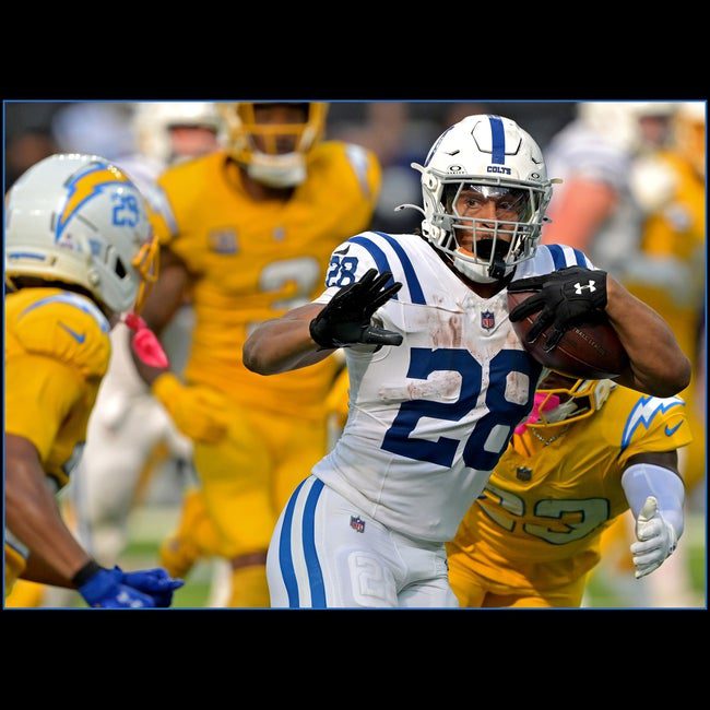Oct 19, 2025; Inglewood, California, USA; Indianapolis Colts running back Jonathan Taylor (28) runs for a touchdown in the first half against the Los Angeles Chargers at SoFi Stadium. Mandatory Credit: Jayne Kamin-Oncea-Imagn Images