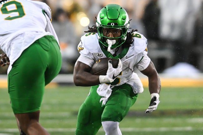 Nov 8, 2025; Iowa City, Iowa, USA; Oregon Ducks running back Noah Whittington (6) runs the ball against the Iowa Hawkeyes during the second quarter at Kinnick Stadium. Mandatory Credit: Jeffrey Becker-Imagn Images