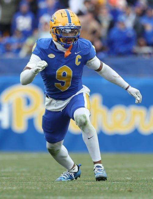Nov 29, 2025; Pittsburgh, Pennsylvania, USA; Pittsburgh Panthers linebacker Kyle Louis (9) in pass coverage against the Miami Hurricanes during the third quarter at Acrisure Stadium. Mandatory Credit: Charles LeClaire-Imagn Images