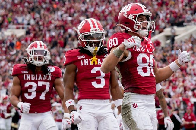 Indiana Hoosiers wide receiver Charlie Becker (80) reacts after making a catch for a touchdown Thursday, Jan. 1, 2026, during the Rose Bowl and quarterfinal game of the College Football Playoff against Alabama Crimson Tide at Rose Bowl Stadium in Pasadena, Calif.