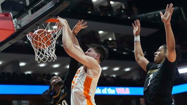 Tennessee vs Michigan Prediction: Elite 8 Rebounding Clash